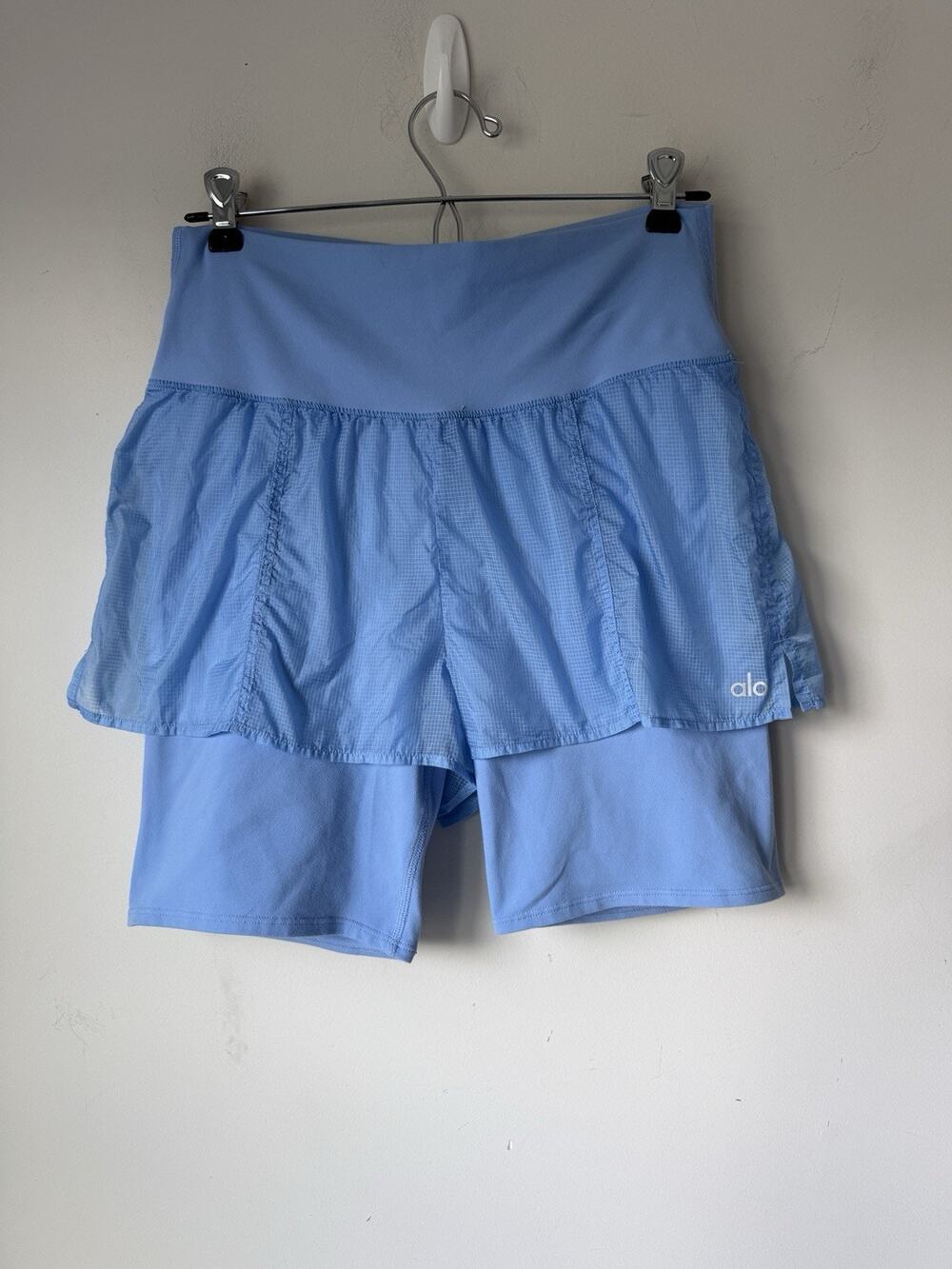 Alo Women's Medium Yoga High Waisted Catch The Light Shorts Blue Athletic Logo